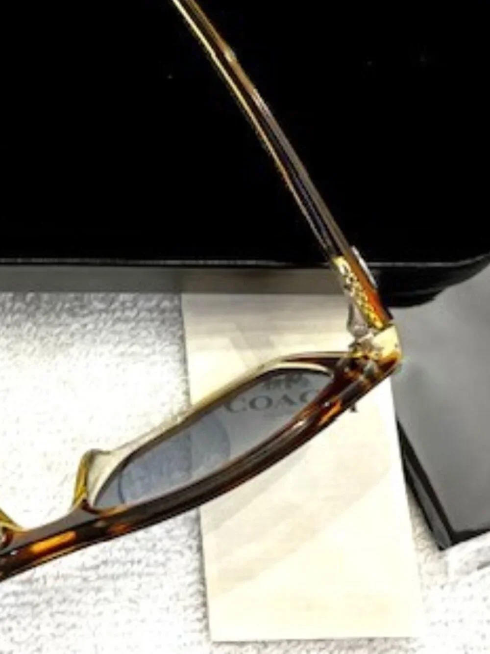 Coach tortoiseshell sunglasses with black logo case NWOT - Picture 9 of 9